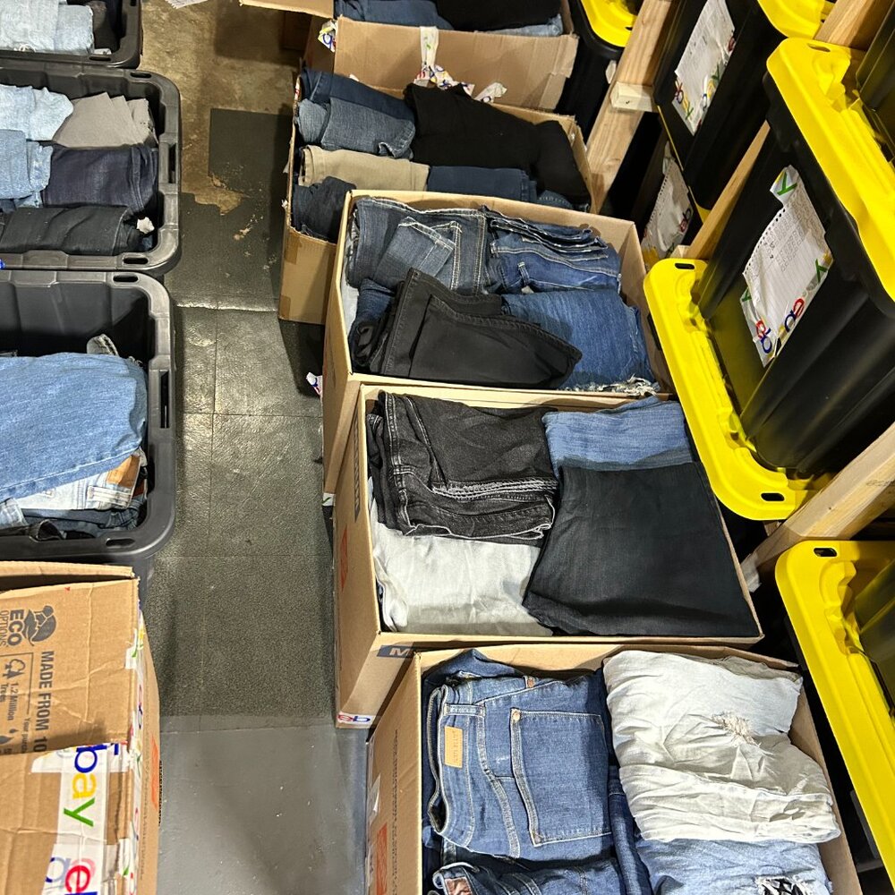 BULK LOT of 40 Women’s Jeans | Assorted Brands & Sizes | Modern Styles | Perfect - Picture 7 of 8